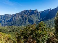 Ausblick vom Miradouro auf der Paßhöhe zur schroffen Bergwelt - Encumeada Paß